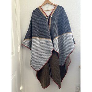 Vince Camuto Women Multi-Color Sleeveless Clasp Poncho One Size Lagenlook Preppy